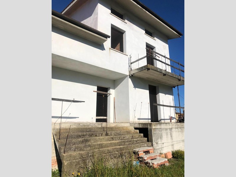 Casa Indipendente in Vendita a San Miniato, zona Molino D'egola, 270'000€, 400 m²