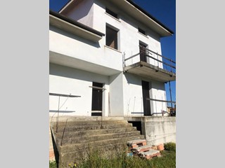 Casa Indipendente in Vendita a San Miniato, zona Molino D'egola, 270'000€, 400 m²