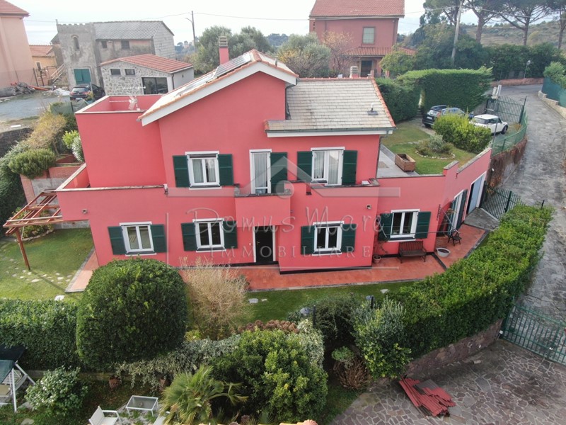 Casa Indipendente in Vendita a Celle Ligure, 950'000€, 200 m², con Box