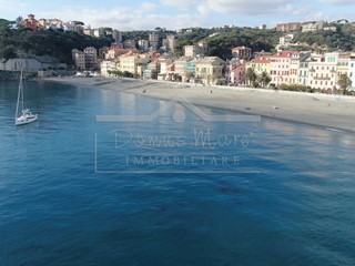 Casa Indipendente in Vendita a Celle Ligure, 950'000€, 200 m², con Box