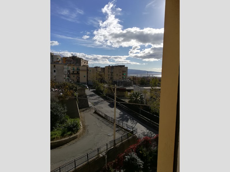 Trilocale in Vendita a Messina, zona via Fucile - Gazzi , 45'000€, 100 m²