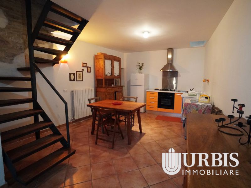 Trilocale in Vendita a Assisi, zona via Anfiteatro Romano , 80 m²