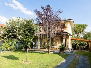 Casa Indipendente in Vendita a Massa, zona Poveromo, 570'000€, 110 m²