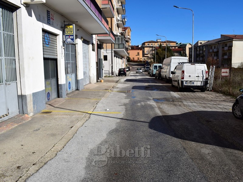 Magazzino in Vendita a Campobasso, 139'000€, 300 m²