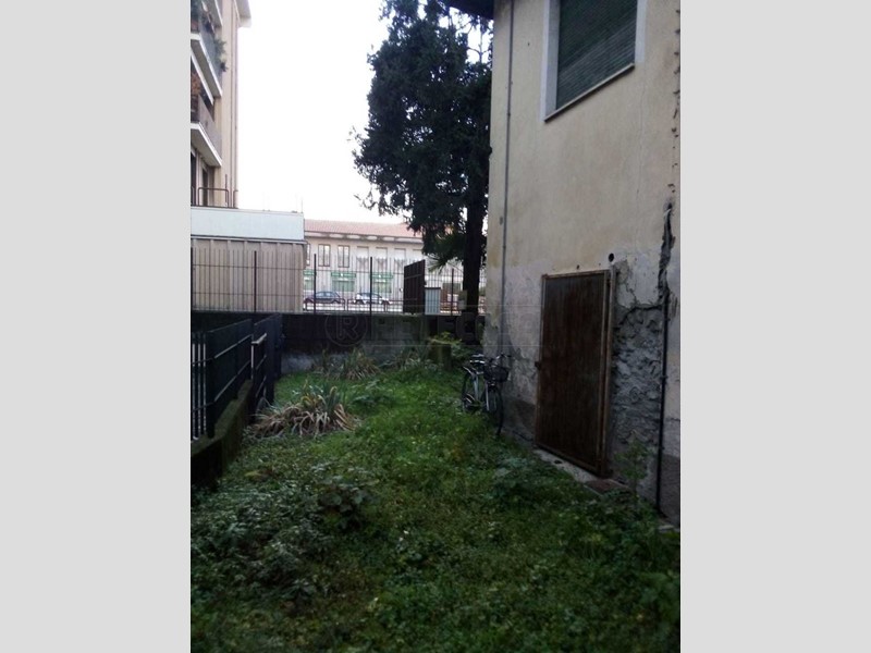 Villa in Vendita a Seriate, 120'000€, 225 m²