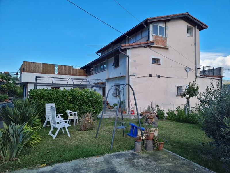 Casa Semi Indipendente in Vendita a Camporosso, 350'000€, 123 m²