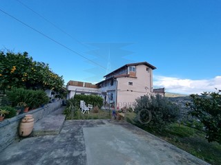 Casa Semi Indipendente in Vendita a Camporosso, 350'000€, 123 m²