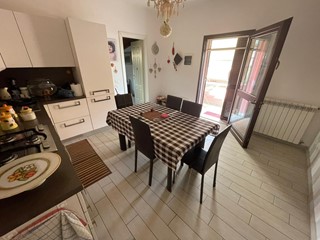Quadrilocale in Vendita a Carrara, zona CARRARA PERIFERIA, 132'000€, 60 m², arredato