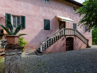 Casa Indipendente in Vendita a Lucca, zona gattaiola, 1'100'000€, 375 m², con Box