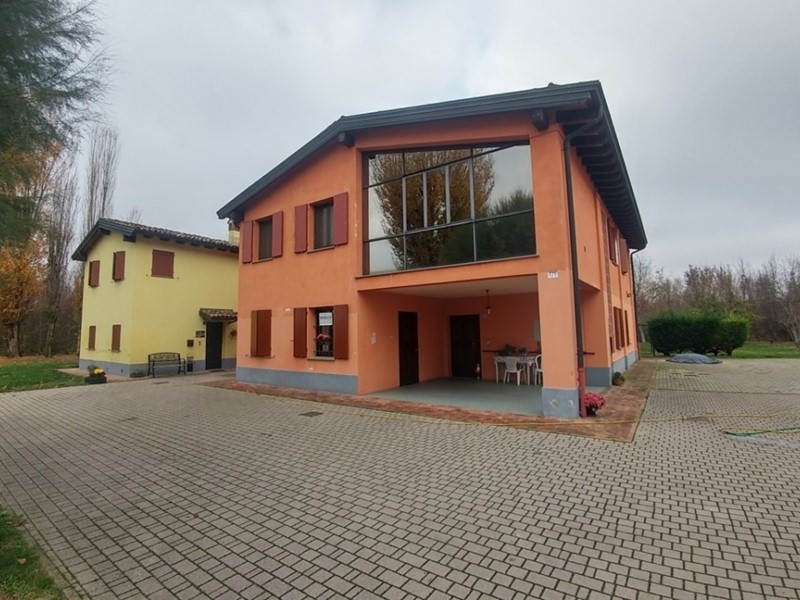 Casa Indipendente in Vendita a Modena, zona Villanova, 720'000€, 200 m², con Box