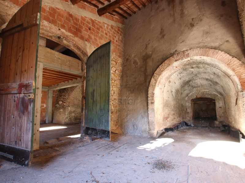 Casale in Vendita a Lucca, zona Sud, 215'000€, 200 m²