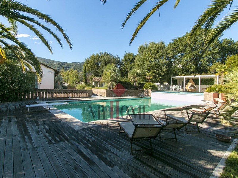 Villa in Vendita a Ascoli Piceno, zona Monticelli Alto, 2'200'000€, 1100 m²