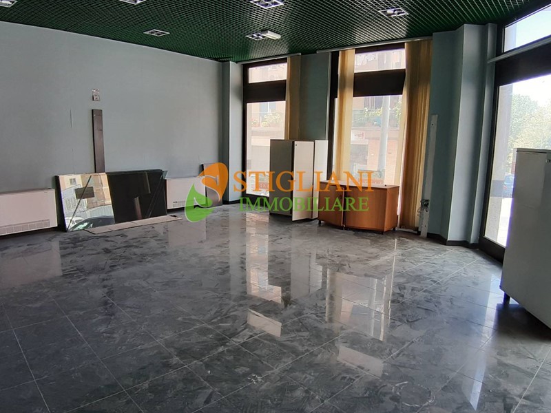 Immobile commerciale in Affitto a Campobasso, zona Semicentro, 1'500€, 400 m²