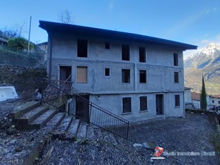 Villa in Vendita a Cerveno, 49'000€, 270 m²