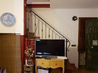 Appartamento in Vendita a Vezzano Ligure, zona Valeriano, 80'000€, 90 m²