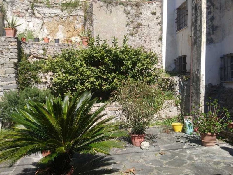 Casa Semi Indipendente in Vendita a Arcola, zona Trebiano, 320 m²