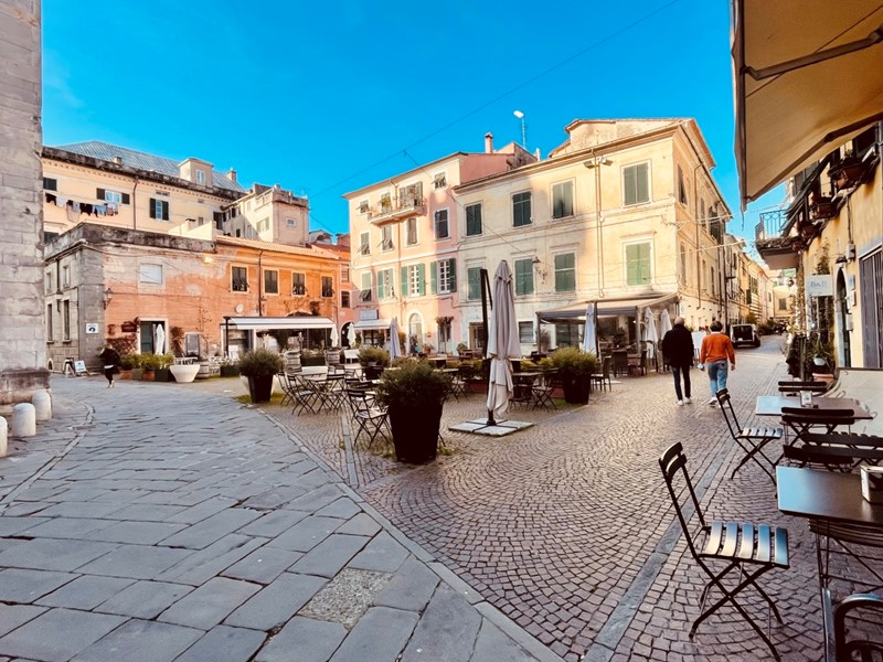 Trilocale in Vendita a Sarzana, zona Sarzana centro, 205'000€, 90 m², arredato