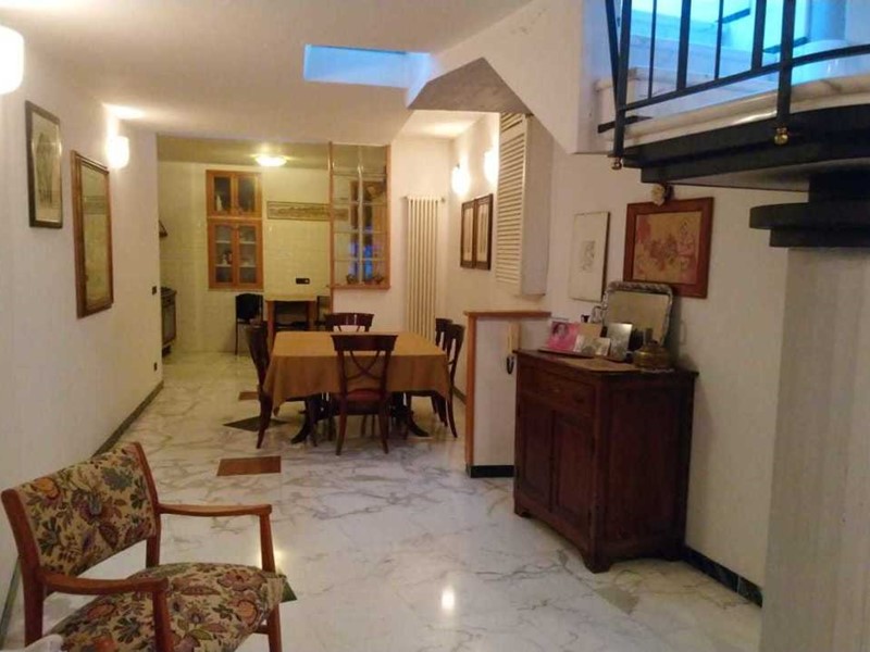 Appartamento in Vendita a Sarzana, 240 m², arredato