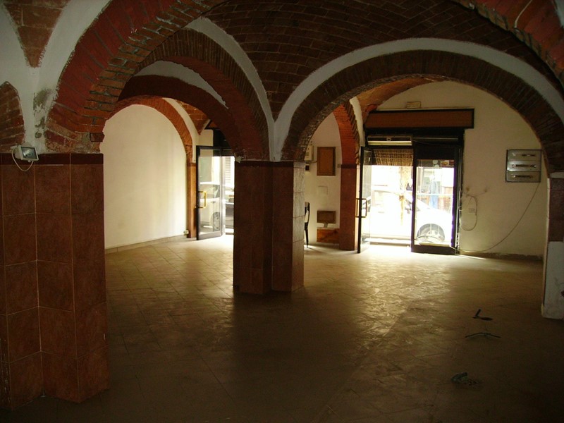 Attività commerciale in Affitto a Livorno, zona Garibaldi, 1'100€, 110 m²