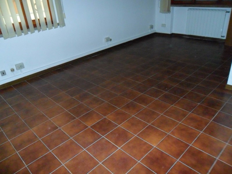 Ufficio in Affitto a Pisa, zona Pisanova, 1'200€, 100 m²