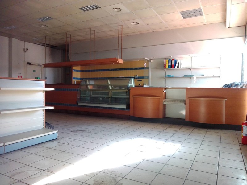 Attività commerciale in Affitto a San Giuliano Terme, zona La Fontina, 950€, 115 m², arredato
