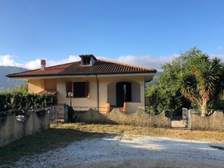 Casa Indipendente in Vendita a Camaiore, zona Camaiore Dintorni, 500'000&euro;, 180 m²