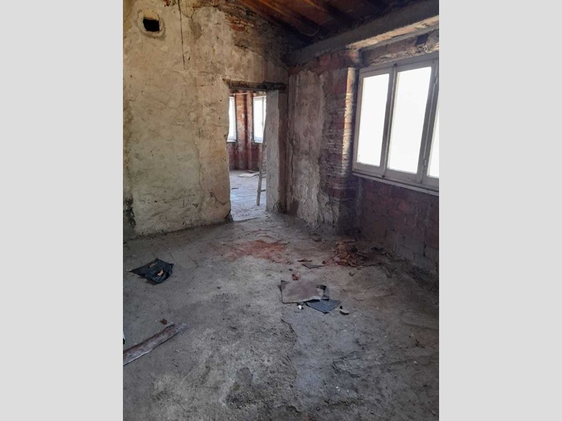 Casa Semi Indipendente in Vendita a Camaiore, zona Camaiore Centro, 120'000&euro;, , con Box