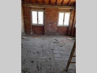 Casa Semi Indipendente in Vendita a Camaiore, zona Camaiore Centro, 120'000&euro;, , con Box