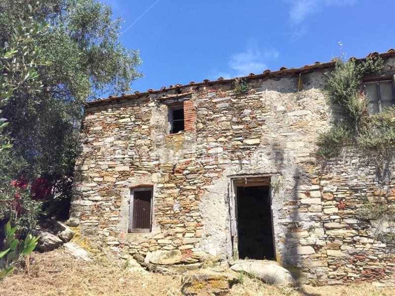 Casa Indipendente in Vendita a Massarosa, zona Pieve a Elici, 140'000€, 140 m²