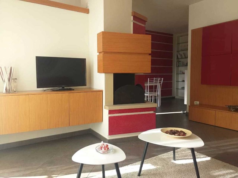 Casa Semi Indipendente in Vendita a Camaiore, zona Lido di Camaiore, 800'000&euro;, 170 m², con Box