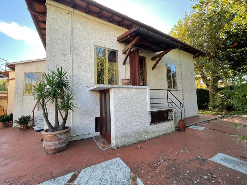 Casa Indipendente in Vendita a Camaiore, zona Capezzano dintorni, 400'000&euro;, 