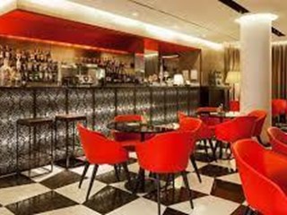 Attività commerciale in Vendita a Lucca, zona ponte a moriano, 450'000€, 500 m², arredato