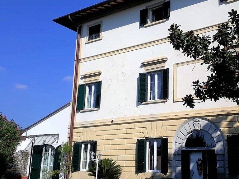 Casa Indipendente in Vendita a Pistoia, 435 m²