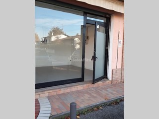 Capannone in Affitto a Forlì, zona Villafranca, 700€, 100 m²