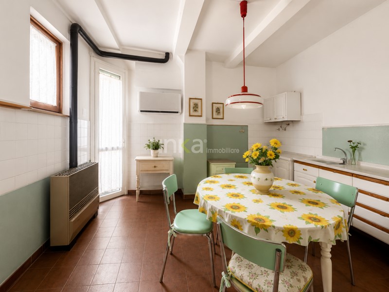 Appartamento in Vendita a Jesi, 70'000&euro;, 100 m², con Box