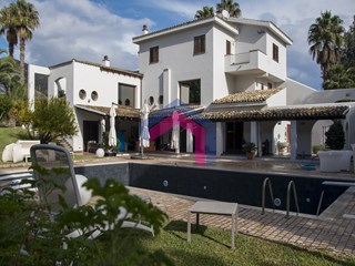 Villa in Vendita a Palermo, zona Partanna Mondello, 2'000'000€, 450 m²