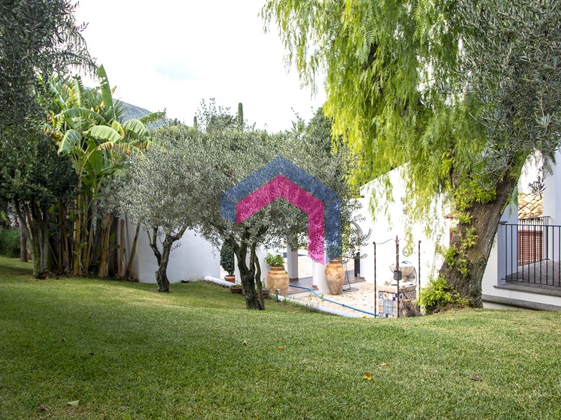 Villa in Vendita a Palermo, zona Partanna Mondello, 2'000'000€, 450 m²