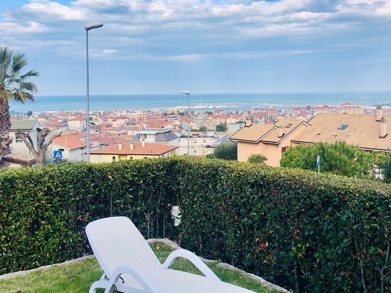 Casa Indipendente in Vendita a San Benedetto del Tronto, 650'000€, 300 m², arredato, con Box