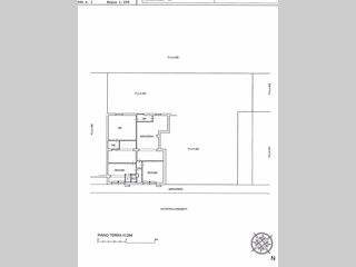 Negozio in Affitto a Arezzo, 850€, 90 m²