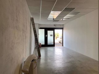 Negozio in Affitto a Arezzo, 1'400€, 377 m²