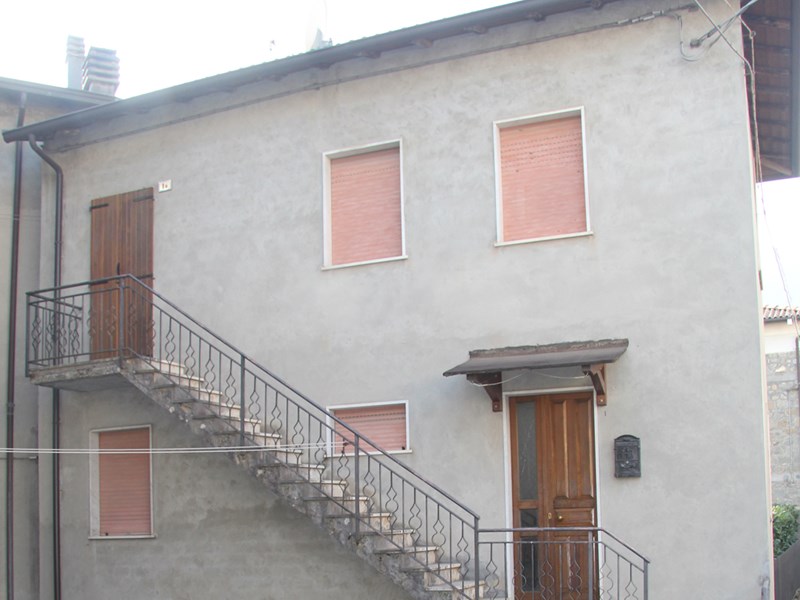 Trilocale in Vendita a Ventasso, zona Busana, 20'000€, 45 m², arredato
