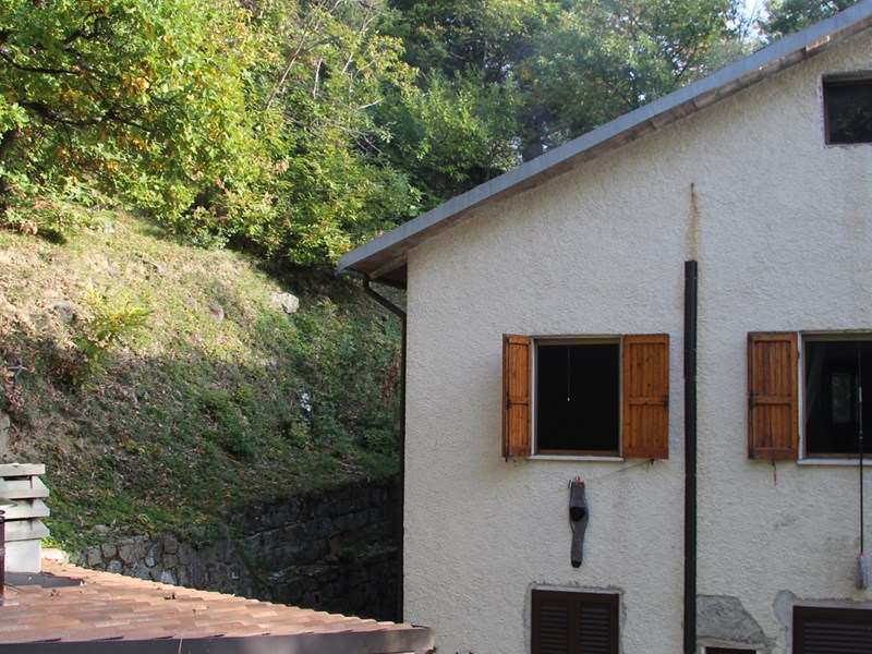 Villa bifamiliare in Vendita a Ventasso, zona Busana, 300'000€, arredato