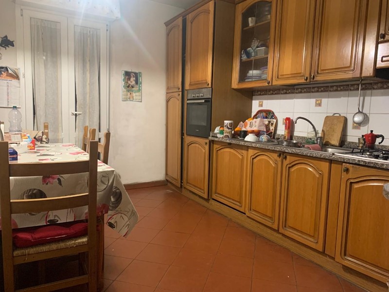 Appartamento in Vendita a Carrara, zona Avenza, 210'000€, 100 m²