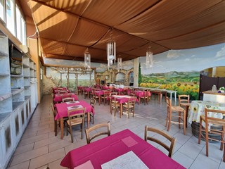 Immobile commerciale in Affitto a Palaia, 1'500€, 255 m²