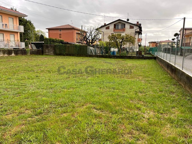 Terreno edificabile in Vendita a Suisio, 129'000€, 1140 m²
