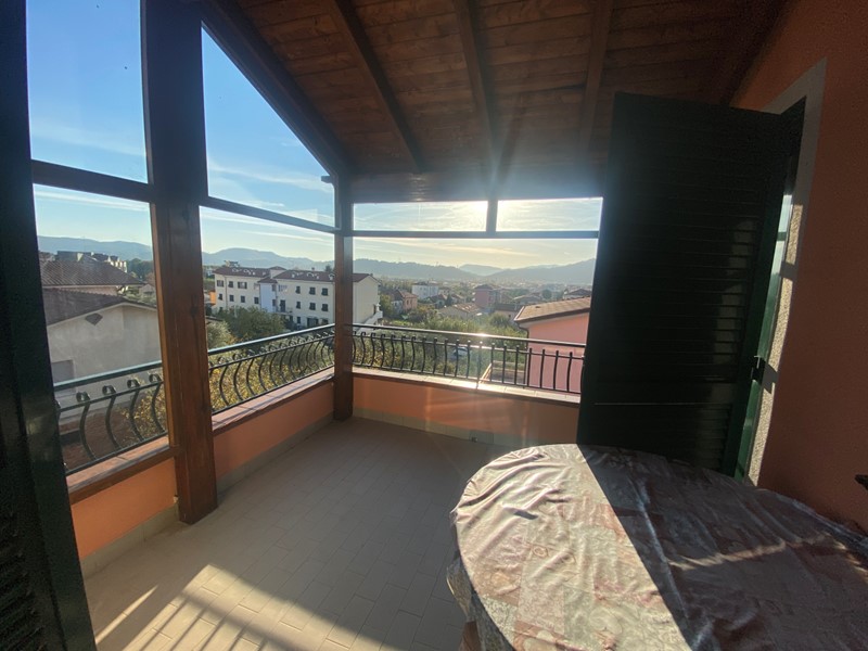 Appartamento in Vendita a Santo Stefano di Magra, 250'000€, 145 m², arredato, con Box