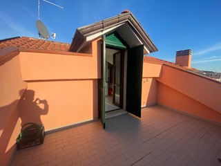 Appartamento in Vendita a Santo Stefano di Magra, 250'000€, 145 m², arredato, con Box