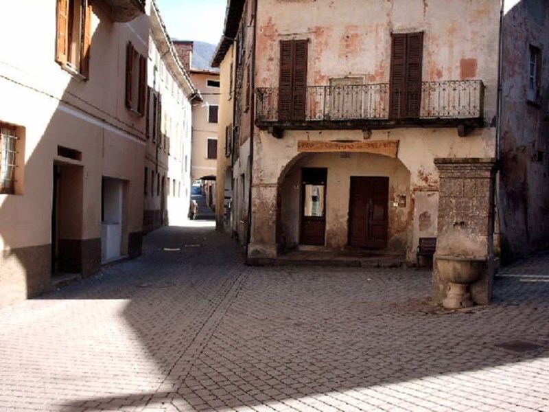 Bilocale in Vendita a Claino con Osteno, zona Via goffredo mameli 18, 80'000€, 55 m², arredato