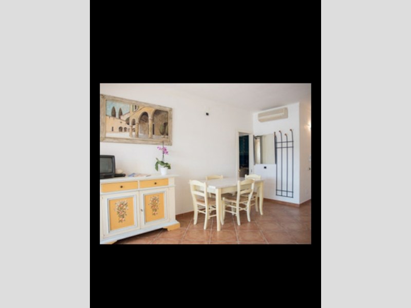 Quadrilocale in Vendita a Santa Teresa Gallura, zona Porto Turistico, 300'000€, 65 m², arredato