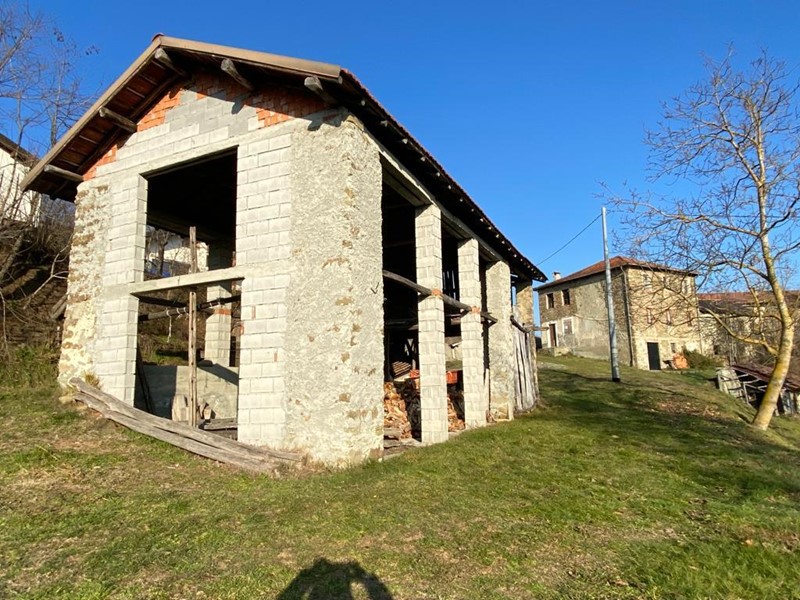 Casa Indipendente in Vendita a Mioglia, 80'000€, 600 m²
